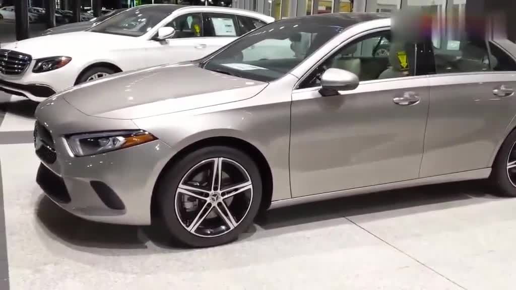 实拍欣赏奔驰A级三厢版，看完买不买自己考虑