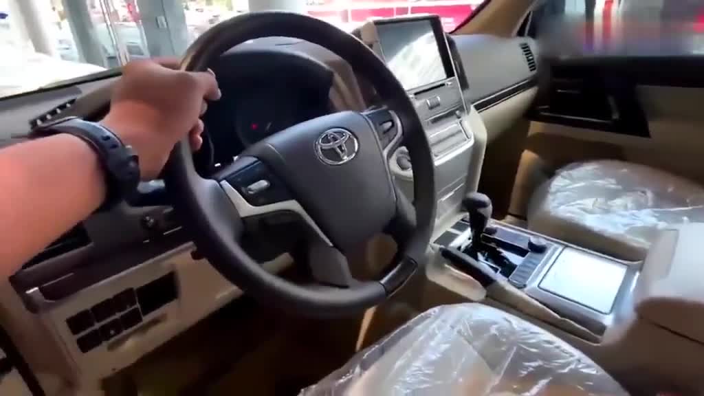 实拍2020款丰田兰德酷路泽VXR