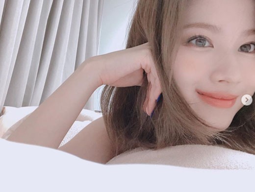 韩国女团twice成员sana社交网站发展展清纯动人美貌