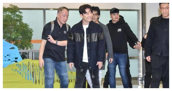 星野源抵台反拍400粉松山机场暴动 星野源 松山机场 暴动 新浪新闻