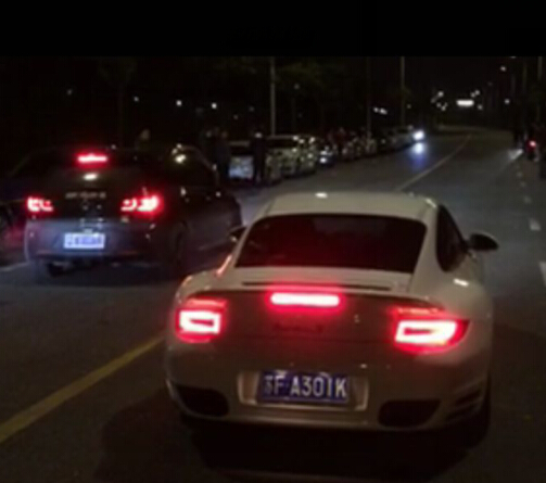 南通开发区街头实拍保时捷Turbo跑车，轰鸣声响彻整条街！