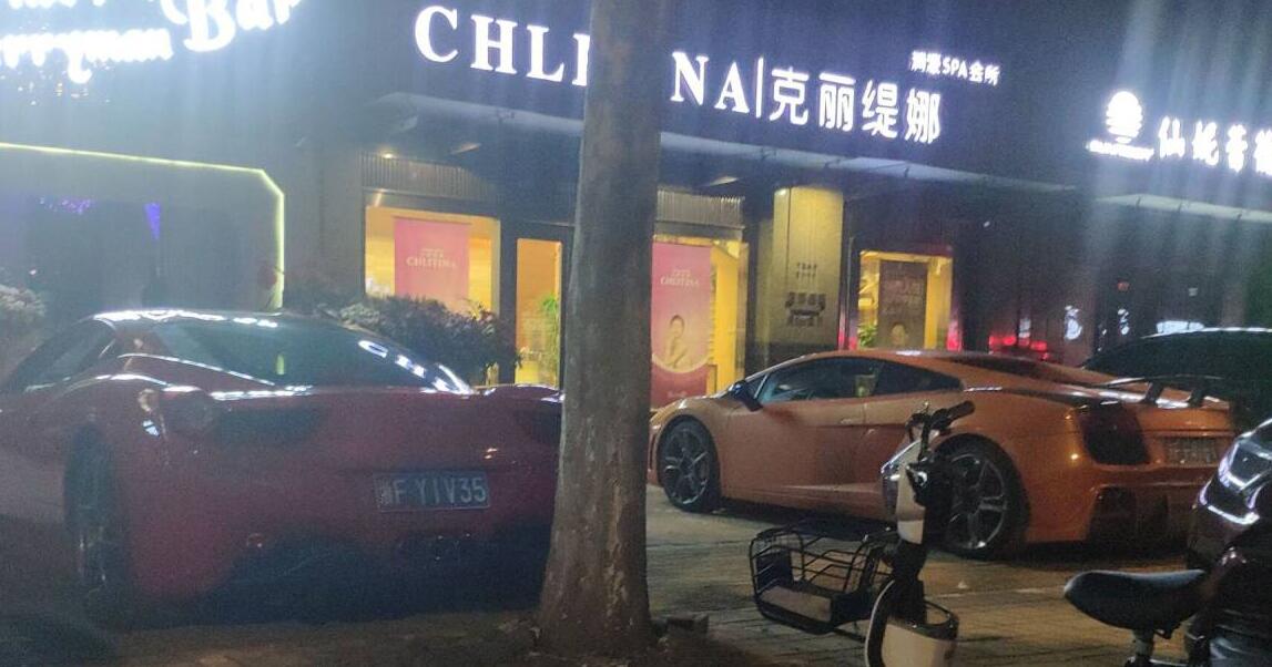 南通任港路街头实拍超跑聚会，兰博基尼法拉利领衔！