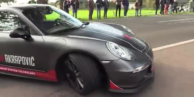 动感大气的豪华性能车，格调非凡