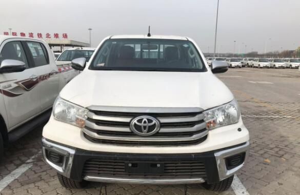 丰田海拉克斯皮卡户外实拍 比猛禽价格实惠/性能强劲结实耐用