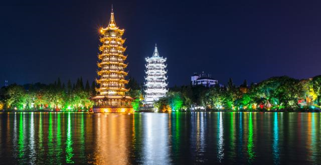 两江四湖日月双塔桂林最美夜景竟免费对大众开放