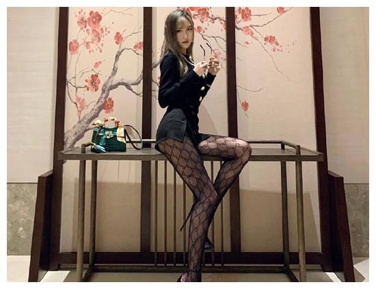 黑丝很吸睛!程潇180度劈叉一线腿抢尽风头