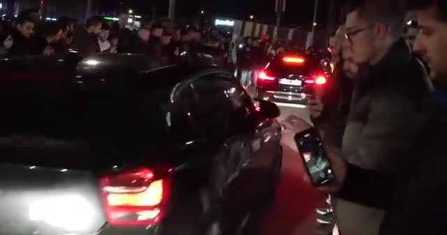 运动跑车实拍展示，性能强悍，声