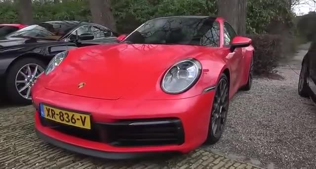 车前脸搭载大面积格栅，保时捷9