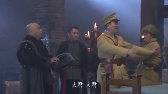 伪军威胁光头男,不想去蹲大牢就得答应条件