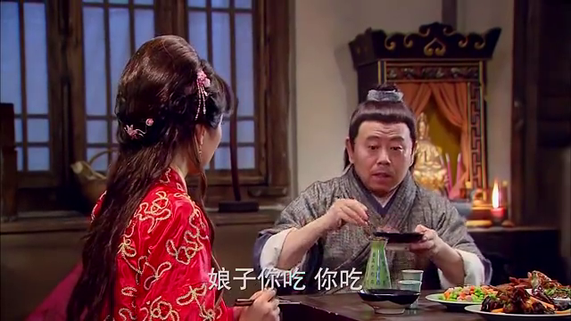 武大郎虽长得丑却很疼老婆让金莲吃肉自己吃豆腐