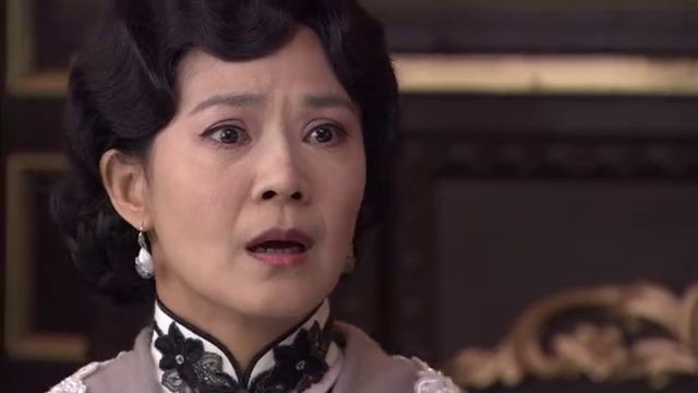 却一个人单独逃跑了 为您推荐 鸳鸯佩:郁芩夫人错把艾雯看成永恩
