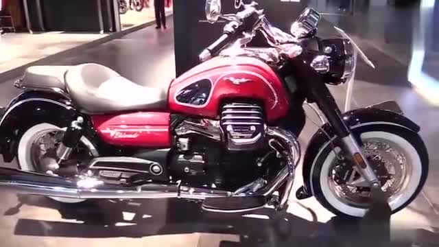 够带劲的！古兹巡航摩托米兰车展实拍