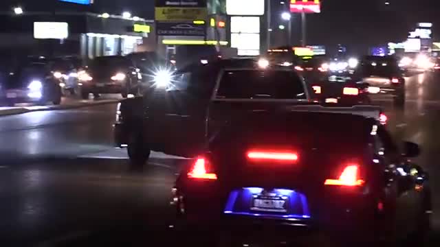 休斯顿地下赛事，精彩的车展和轰动的排气声