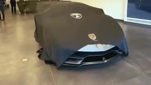 全自动兰博基尼连车衣都是自动的，贵还是有它贵的道理！