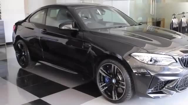 2020款宝马M2到店实拍，看到这颜值和内饰，给个不心动的理由