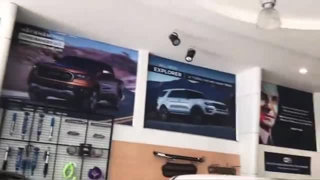 2020款福特猛禽到店实拍，看到这颜值和内饰，给个不心动的理由