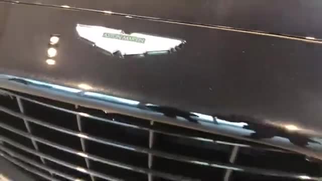 重磅新车！2020款阿斯顿马丁DBX实拍，这颜值和内饰，简直太帅了