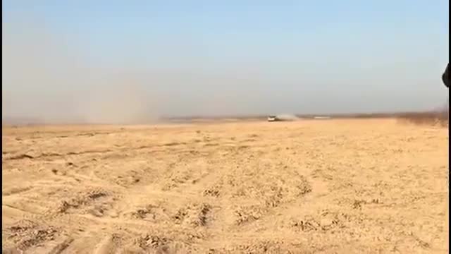 日产大途乐沙漠狂飙，这车主属实太生猛了，最后都刹不住车了