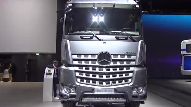 车展实拍全新奔驰Arocs卡车，这车拉货应该很强大