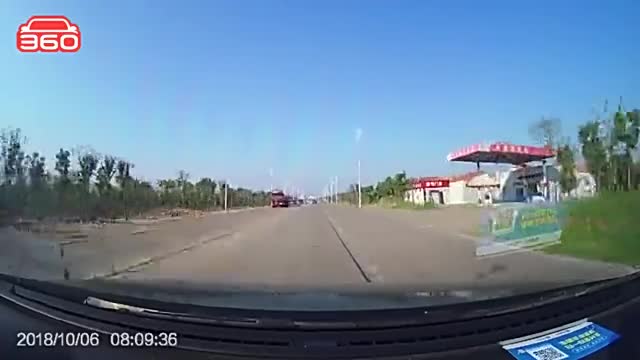 行车记录仪实拍：电动车我行我素，车主措手不及