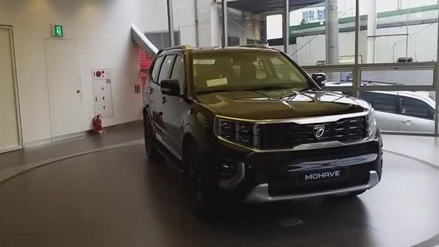 抢先实拍2021款起亚霸锐，近距离了解外观内饰，我放弃了普拉多