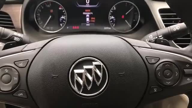 实拍：别克君越Avenior无自动驻车功能，刹车踏板较重