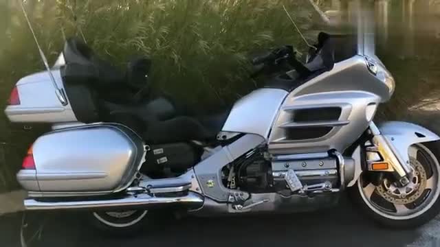 实拍本田大金翼,号称移动沙发,来