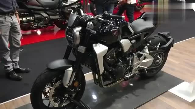 实拍本田旗舰街车CB1000R,红色本田