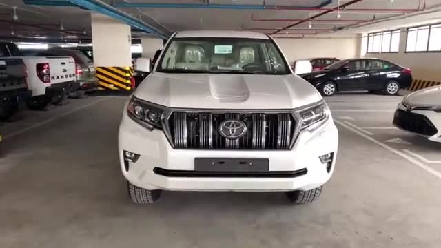 这才是丰田霸道该有样子，2021款普拉多高配版入库实拍，真霸气