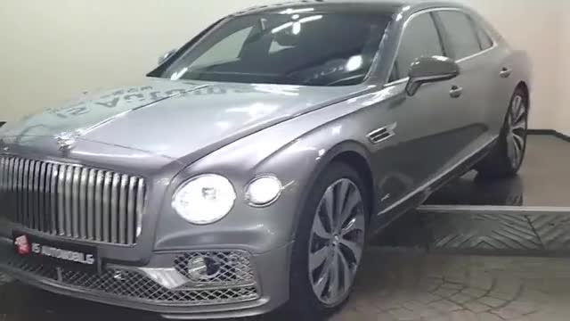 2020款宾利飞驰W12到货，打开车门看到氛围灯，才知道有多帅气