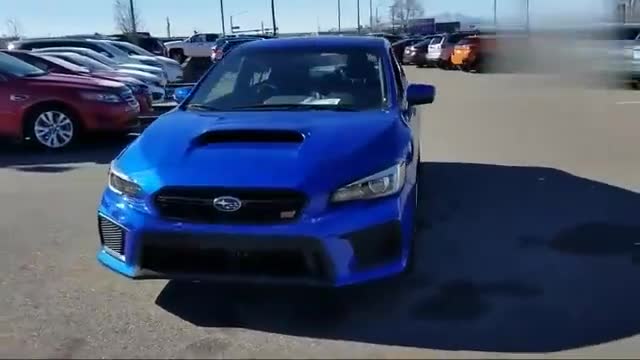 两台帅气的性能车，斯巴鲁WRX-STI与