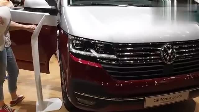 车展现场,实拍大众休旅车,适合家