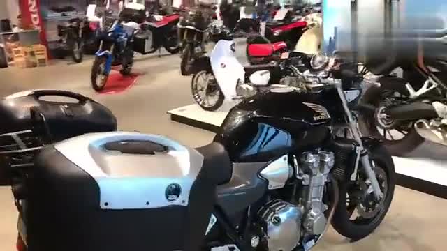 本田CB1300F到店实拍,骑不坏的四缸