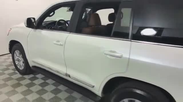 全新丰田兰德酷路泽到店实拍,外