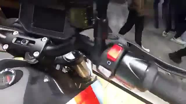 车展实拍美系电动摩托ZeroSRF,看这