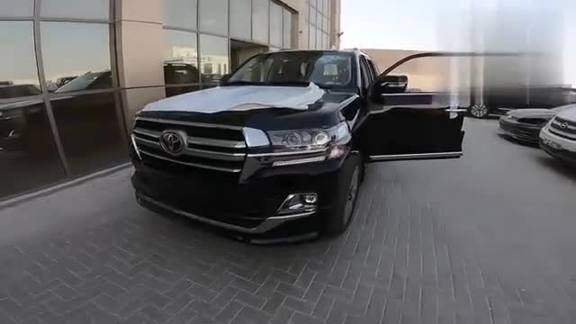 丰田陆巡VXR5.7四座版实拍欣赏