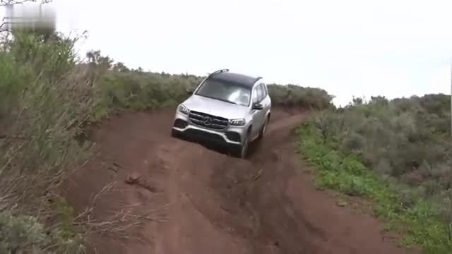 奔驰GLS越野展示，不要怀疑它的潜