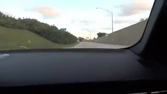 海外超级跑车实拍展览设计精美