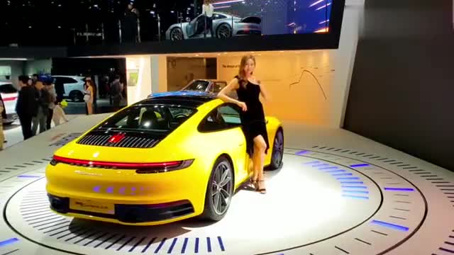 车展实拍保时捷911carrera4s