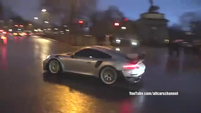 街边实拍超跑尾翼展示线条优美