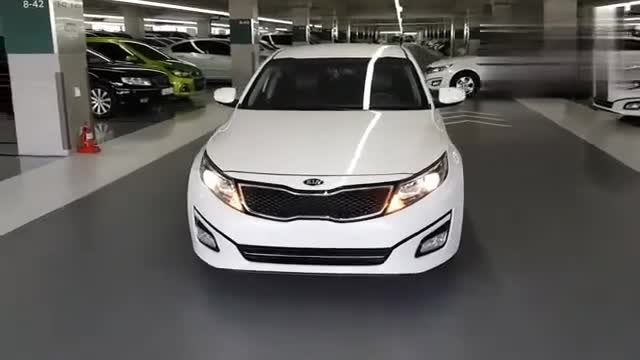 两代起亚K5实拍展示，颜值一代赛过