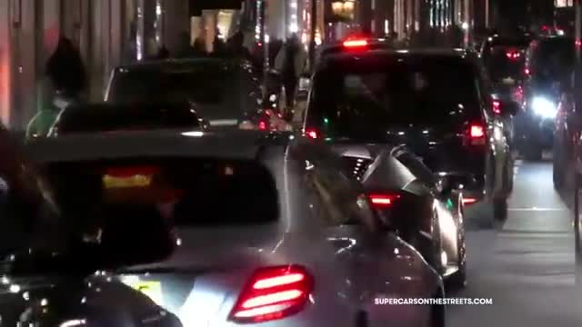 街头实拍超级跑车展示帅气时尚