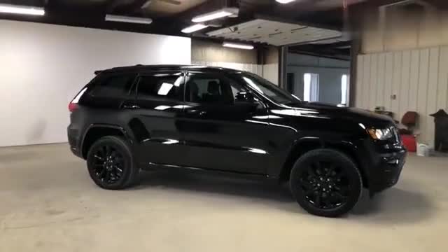 内外实拍黑色JEEP大切诺基