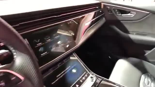 全新奥迪RSQ8的主驾驶位具备哪