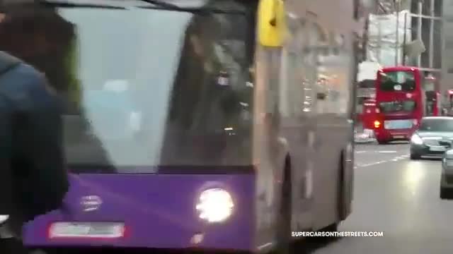 伦敦街头超跑实拍流畅的车身线