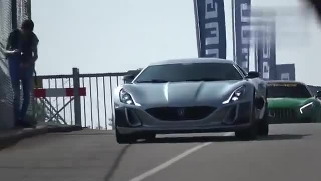 实拍国外超跑聚会，数百辆顶级跑