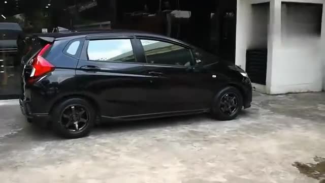 犀利帅气的小钢炮，黑色本田飞度