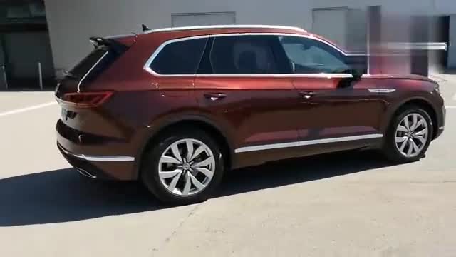 实拍新款大众途锐，采用Q7和卡宴相