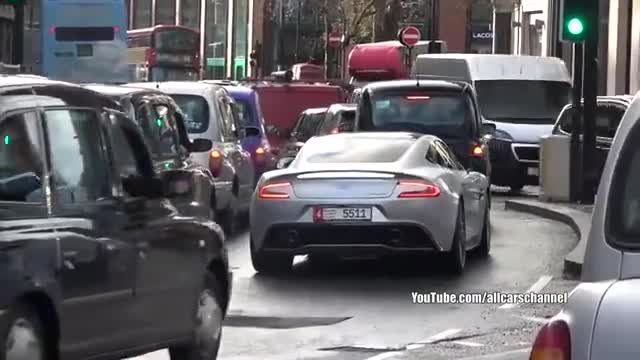 实拍国外马路超跑展示强劲的动