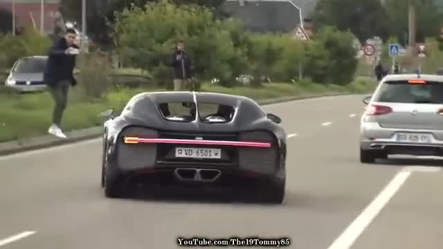 外国街头实拍帅气超跑你心动